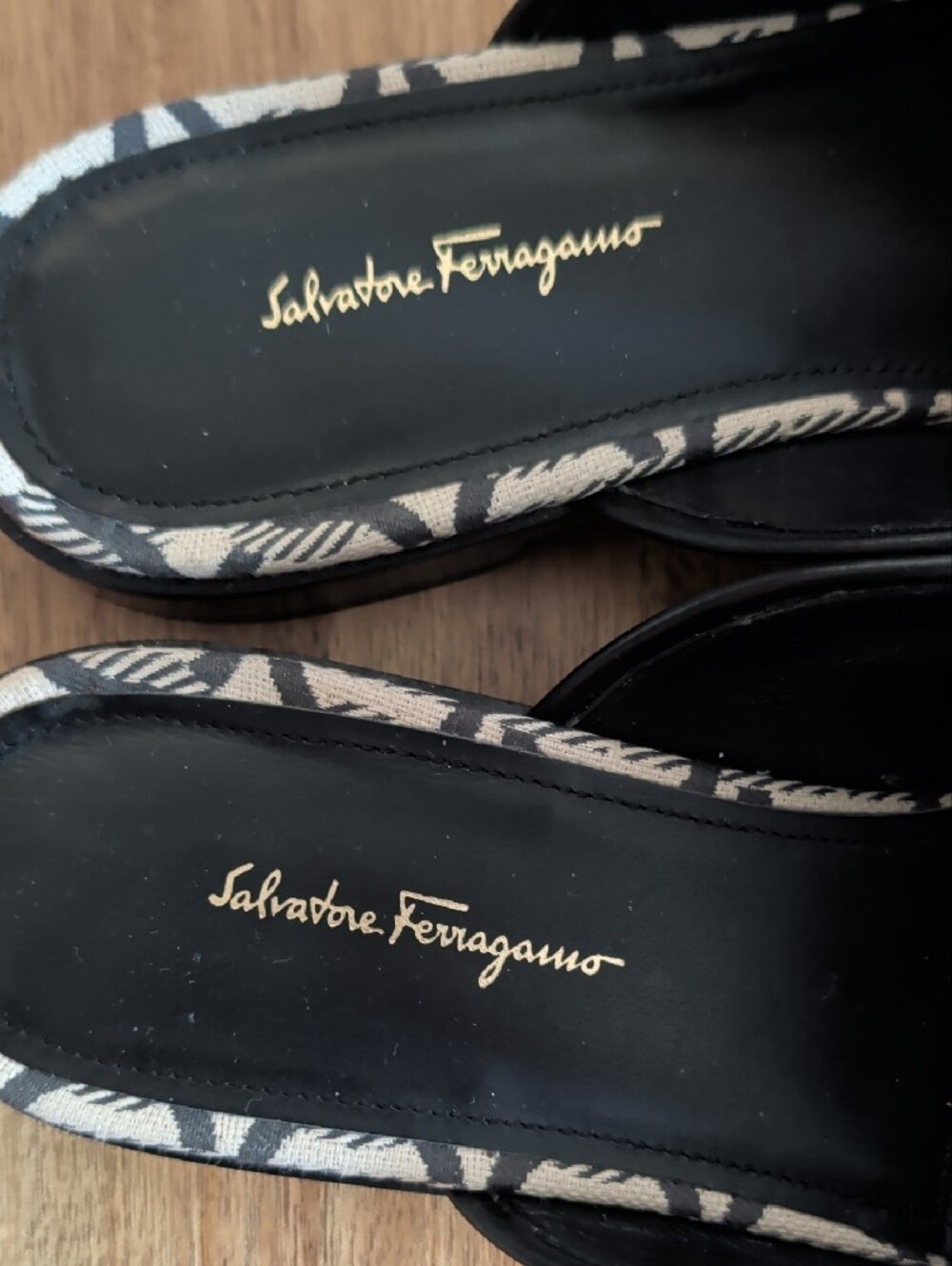 Salvatore Ferragamo Black & Ivory Logo Jacquard Gancini Mules - Picture 2 of 8